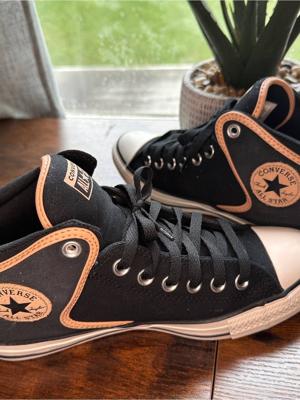 ✨Converse Chuck Taylor Mid Top Sneakers Black Tan Leather Trim Men 7 W9